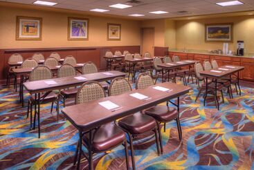 هتل Hampton Inn & Suites Ontario