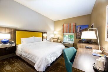 هتل Hampton Inn & Suites Raleigh Cary Lenovo Center
