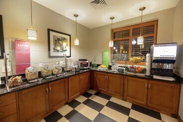 هتل Hampton Inn & Suites Raleigh Cary Lenovo Center