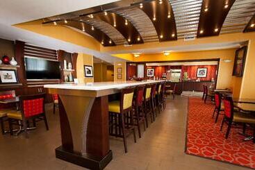 هتل Hampton Inn & Suites Sacramentocal Expo
