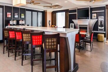 هتل Hampton Inn & Suites San Franciscoburlingameairport South