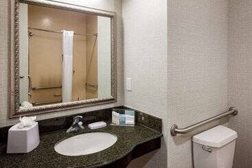 هتل Hampton Inn & Suites Texarkana