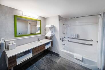 هتل Hampton Inn & Suites Tulsa Woodland Hills 71st Memorial