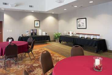هتل Hampton Inn Tulsasand Springs