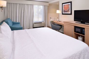 هتل Hampton Inn Tulsasand Springs