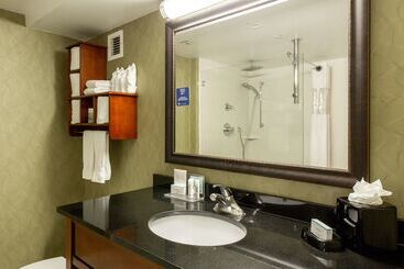 هتل Hampton Inn Winstonsalem Hanes Mall