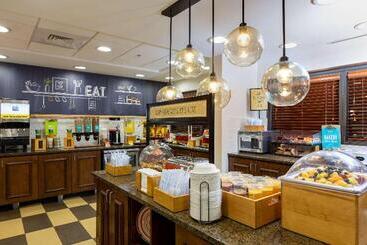 هتل Hampton Inn Winstonsalem Hanes Mall