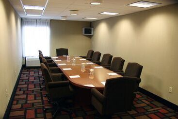 هتل Hampton Inn Woodbridge
