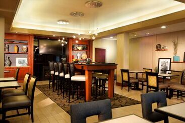 هتل Hampton Inn Woodbridge