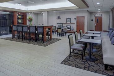 هتل Hampton Inn Woodbridge