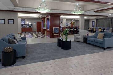 هتل Hampton Inn Woodbridge