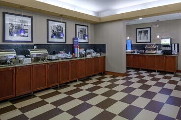 هتل Hampton Inn Woodbridge