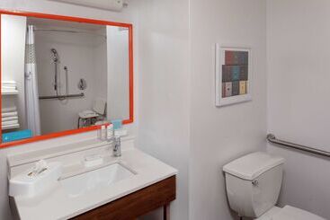 هتل Hampton Inn Woodbridge