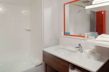 هتل Hampton Inn Woodbridge
