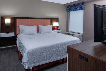 هتل Hampton Inn Woodbridge