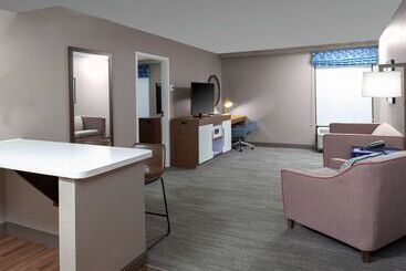 هتل Hampton Inn Woodbridge