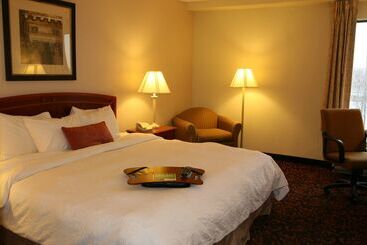 هتل Hampton Inn Woodbridge