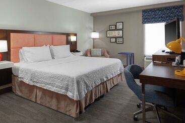 هتل Hampton Inn Woodbridge