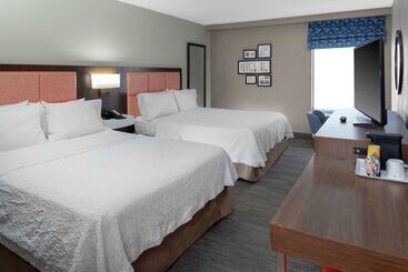هتل Hampton Inn Woodbridge