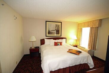 هتل Hampton Inn Woodbridge