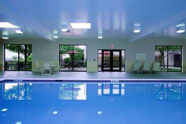 هتل Hampton Inn Woodbridge