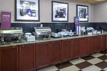 هتل Hampton Inn Woodbridge