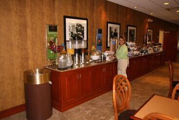 هتل Hampton Inn Woodbridge
