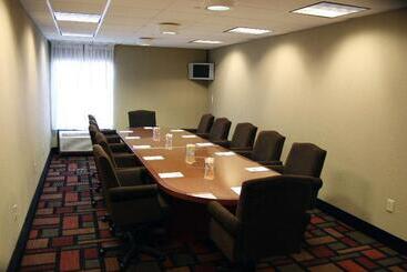 هتل Hampton Inn Woodbridge