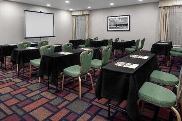 هتل Hampton Inn Woodbridge