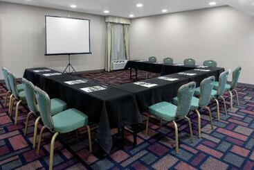هتل Hampton Inn Woodbridge