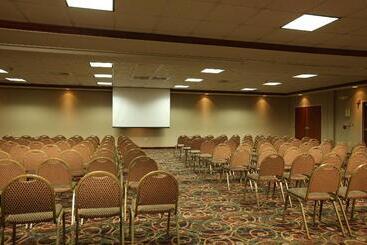 هتل Hampton Inn Woodbridge