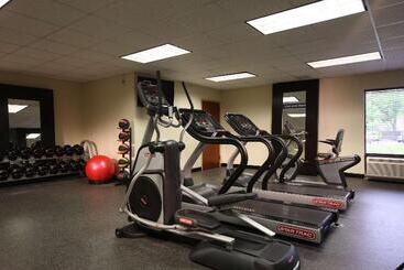 هتل Hampton Inn Woodbridge
