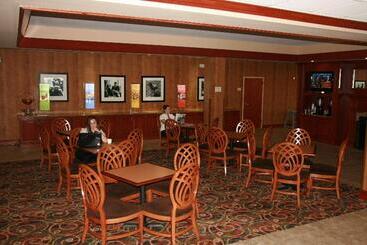 هتل Hampton Inn Woodbridge