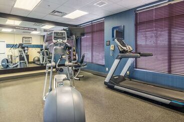 هتل Hampton Inn Youngstown North