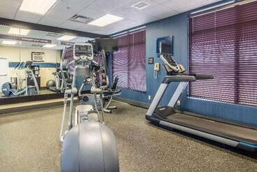 هتل Hampton Inn Youngstown North