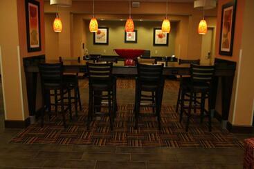 هتل Hampton Inn Youngstown North