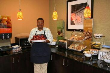 هتل Hampton Inn Youngstown North