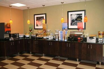 هتل Hampton Inn Youngstown North