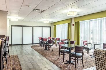 هتل Hampton Inn Youngstown North