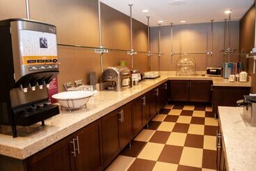 هتل Hampton Inn Terre Haute