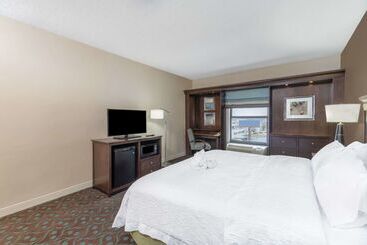 هتل Hampton Inn Terre Haute