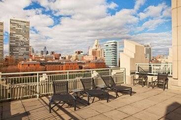 هتل Hilton Philadelphia At Penns Landing