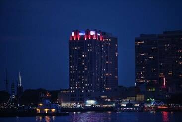 هتل Hilton Philadelphia At Penns Landing