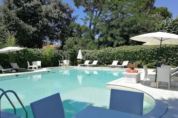 هتل Jr Resort Logos Forte Dei Marmi