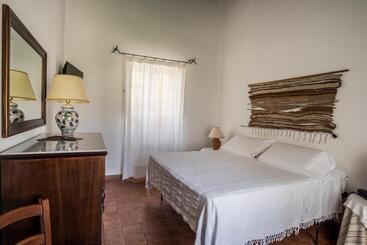 هتل Masseria Degli Ulivi   Noto