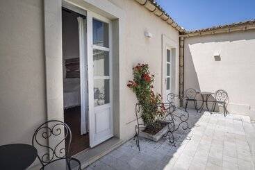 هتل Masseria Degli Ulivi   Noto