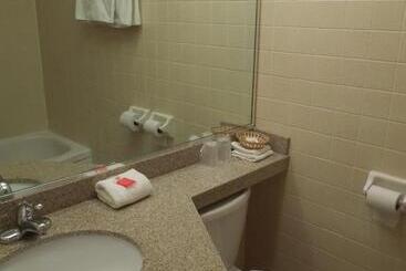 هتل Red Carpet Inn Syracuse Airport