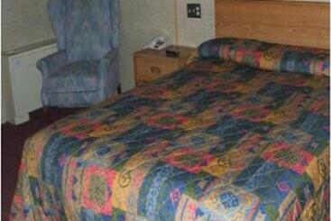 هتل Red Carpet Inn Syracuse Airport