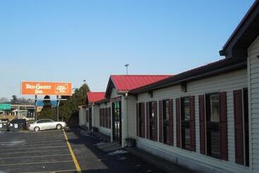 هتل Red Carpet Inn Syracuse Airport