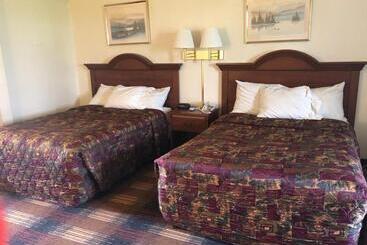 هتل Red Carpet Inn Syracuse Airport